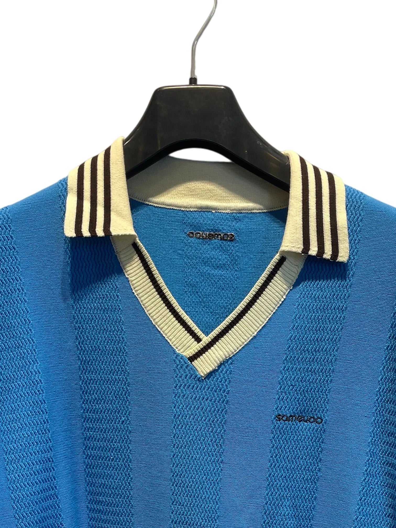 White and blue v-neck knitted T-shirt Blue